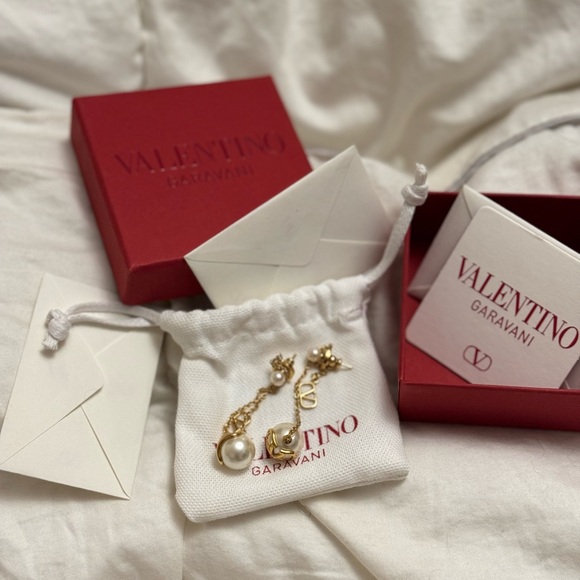 Valentino Garavani Gold Signature VLogo Earrings - Picture 7 of 7